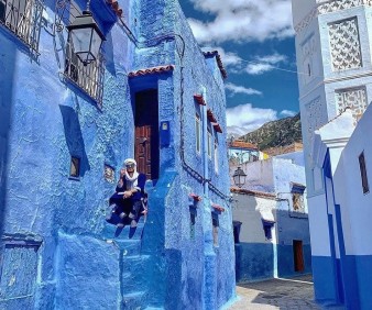 Chefchaouen street near the mosque